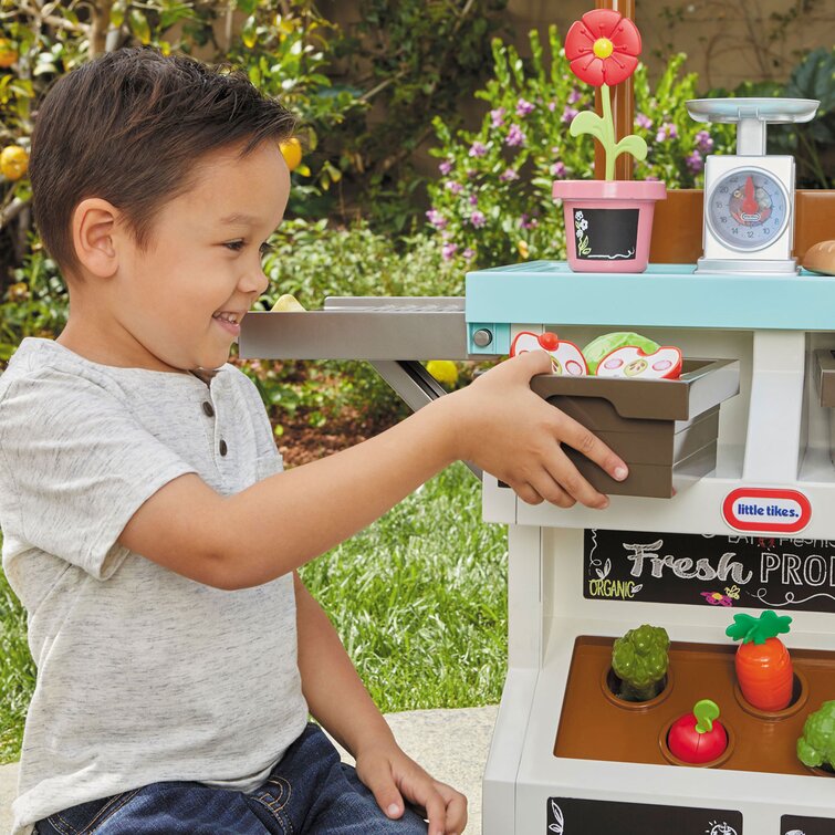 The little tikes garden table store play set